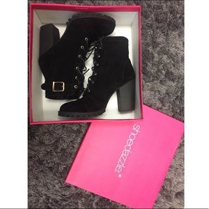 Women’s booties, size 9.5